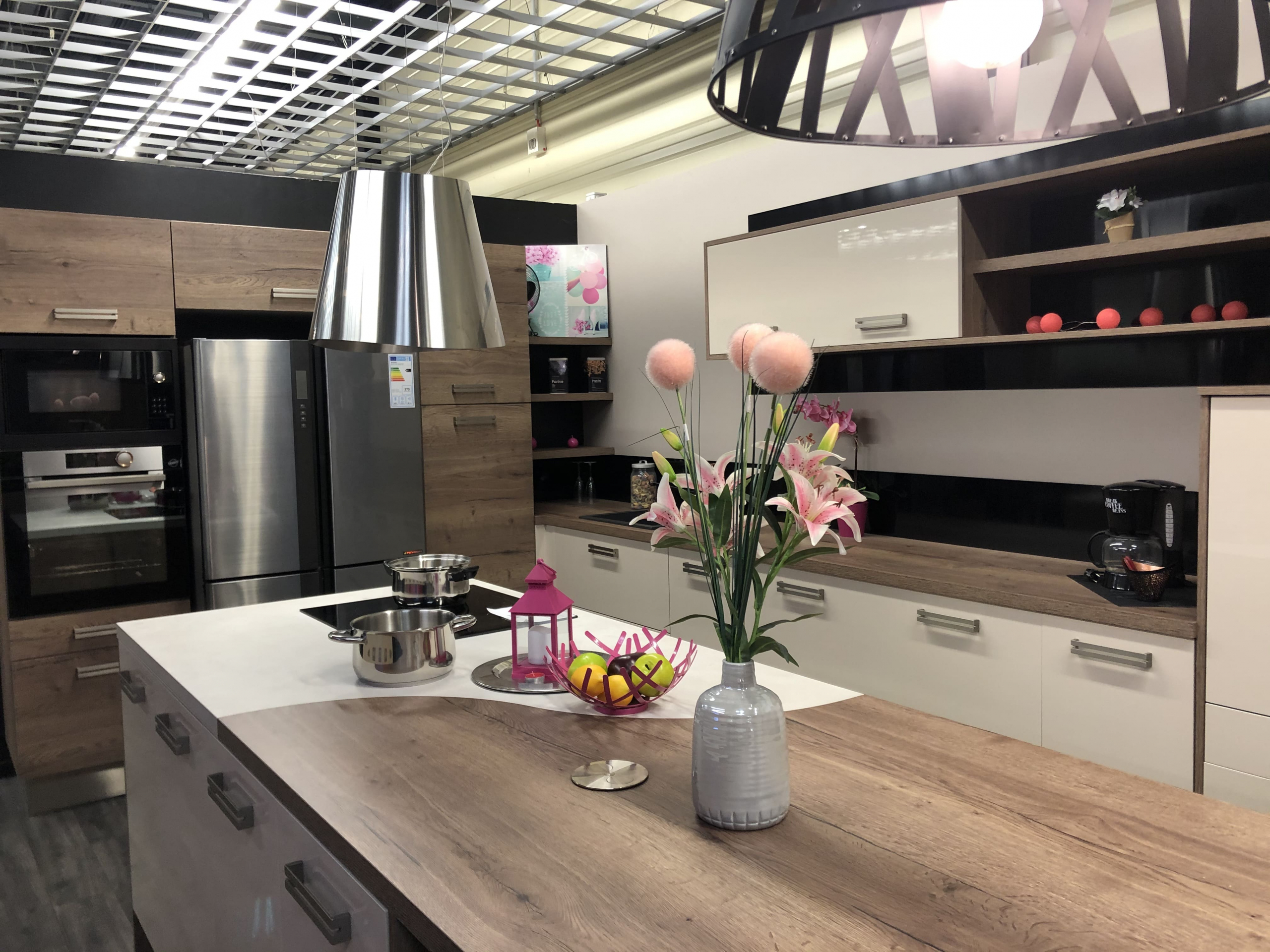 magasin-cuisines-amenagees-ilot-central-cholet