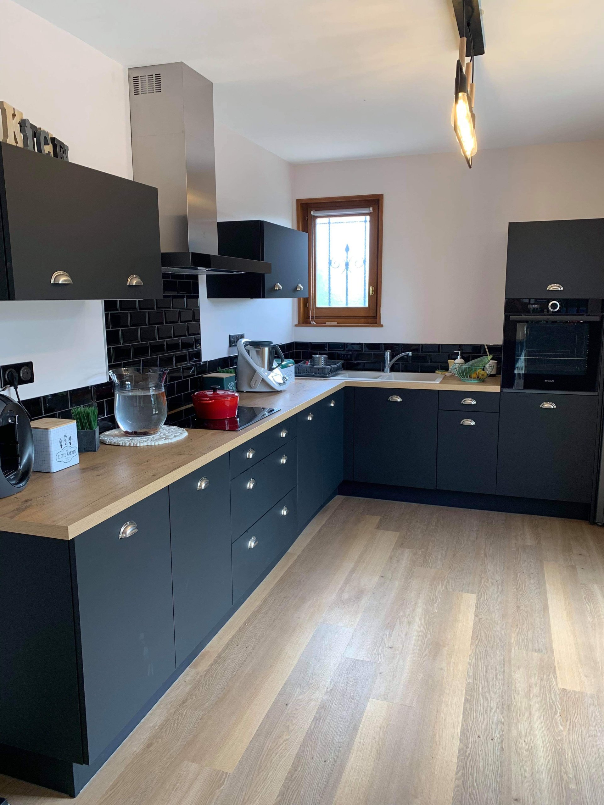 Cuisine moderne/chic noir mat et bois