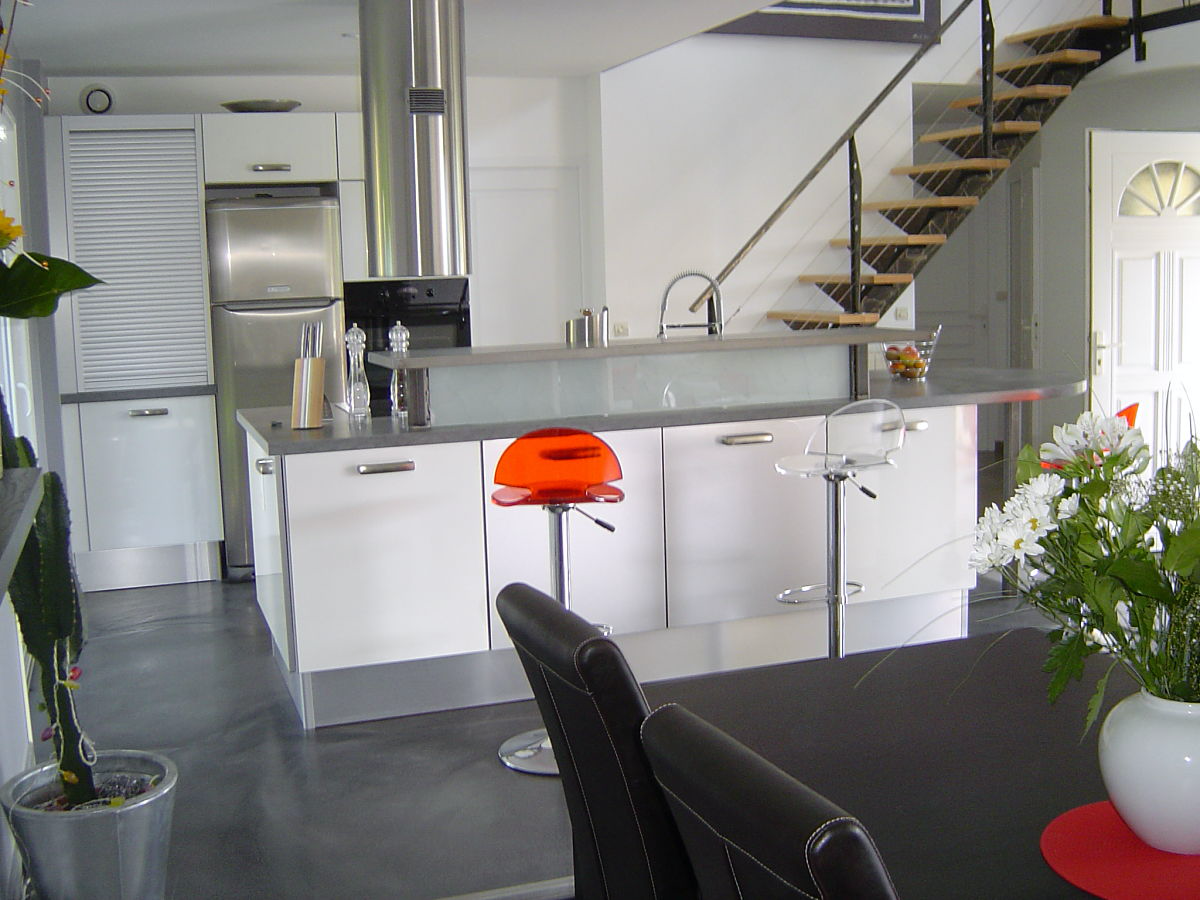 Cuisine coloris blanc brillant chant alu