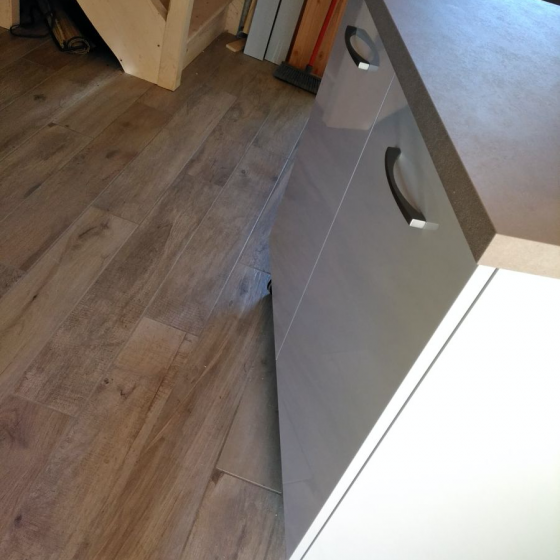 Plan de travail en béton brossé coloris argile