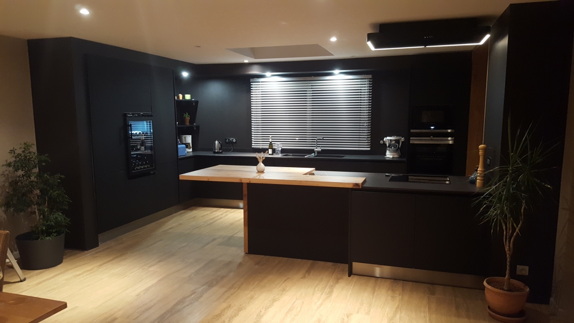 Cuisine bois et noir une tendance à adopter ! COMERA Cuisines