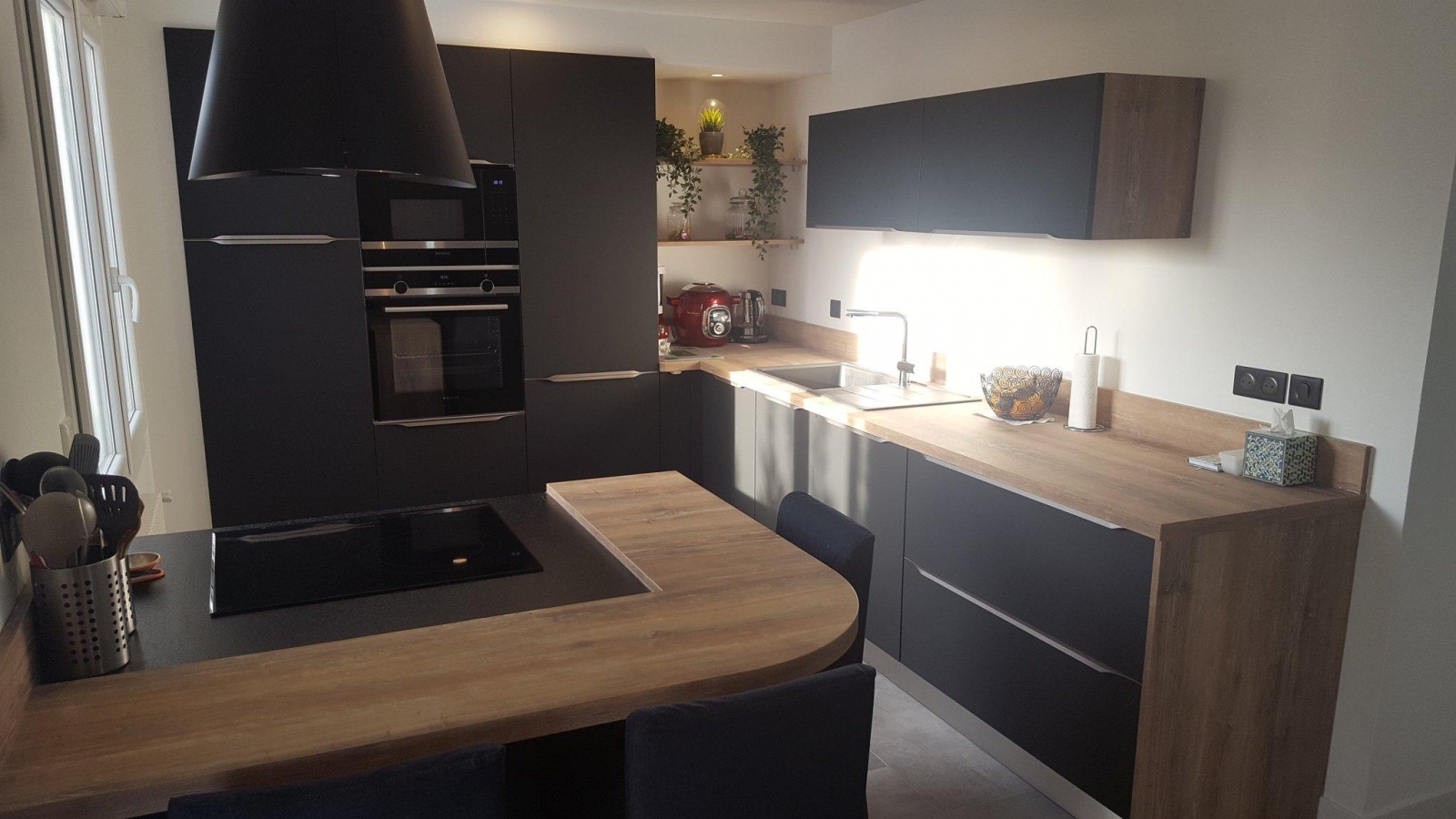 îlot Central Avec Plaque De Cuisson Et Coin Repas Créer une cuisine fonctionnelle avec îlot - COMERA Cuisines