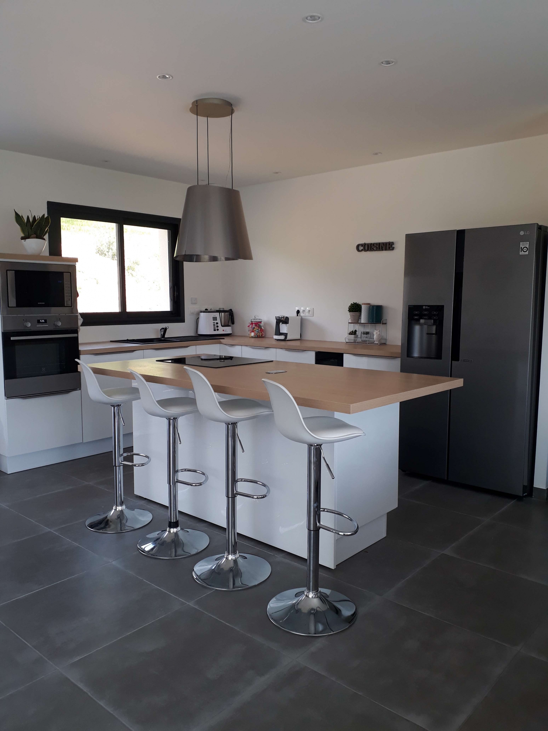 cuisine-amenagee-ilot-central-figeac-capdenac