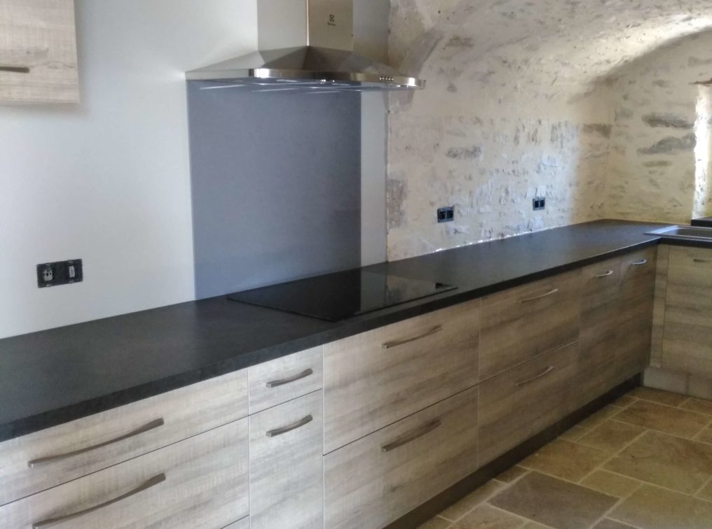 cuisine-amenagee-longueur-fonctionnelle-figeac-capdenac