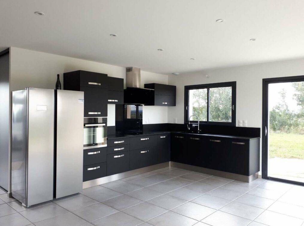 cuisine-contemporaine-rangements-hauts-figeac