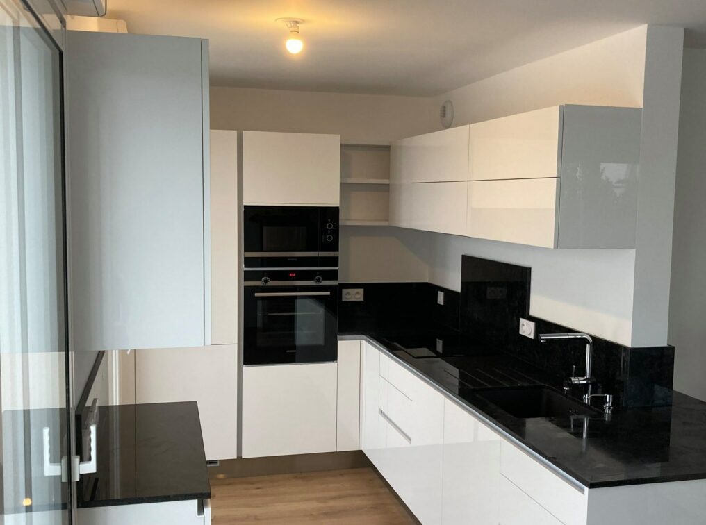 cuisine-en-i-plan-de-travail-granit-villereal