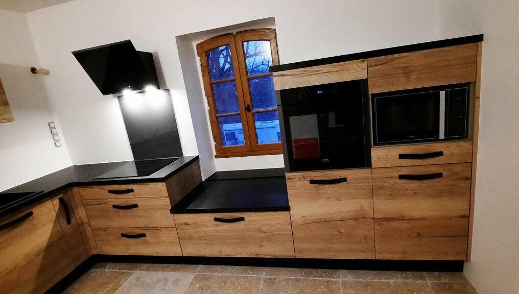 cuisine-noire-et-bois
