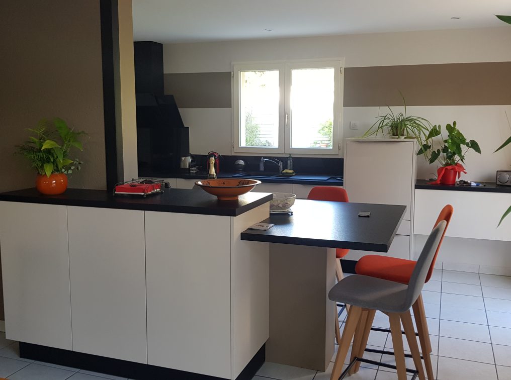 vaste-cuisine-ilot-les-herbiers