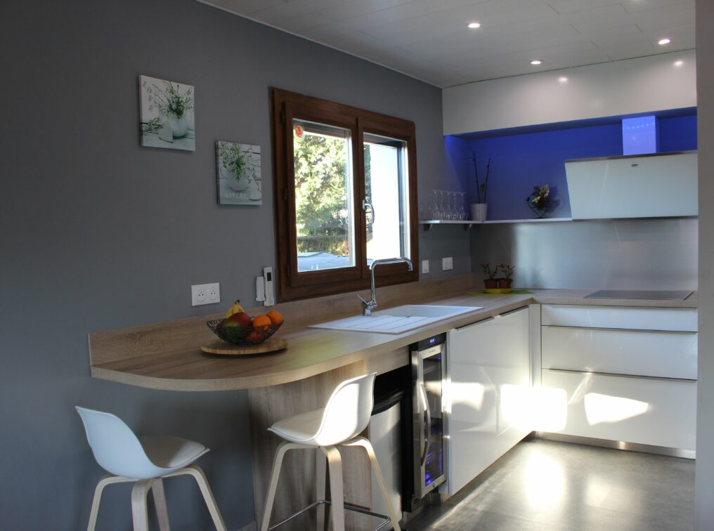 cuisine-bleue-et-bois-ville-la-grand