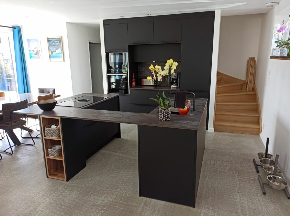 cuisine-amenagee-noire-saint-renan