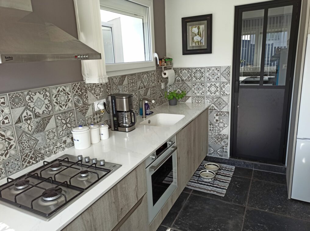 cuisine-contemporaine-credence-motifs-saint-renan