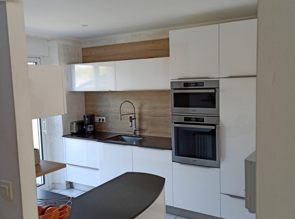 cuisine-contemporaine-noir-blanc-saint-renan