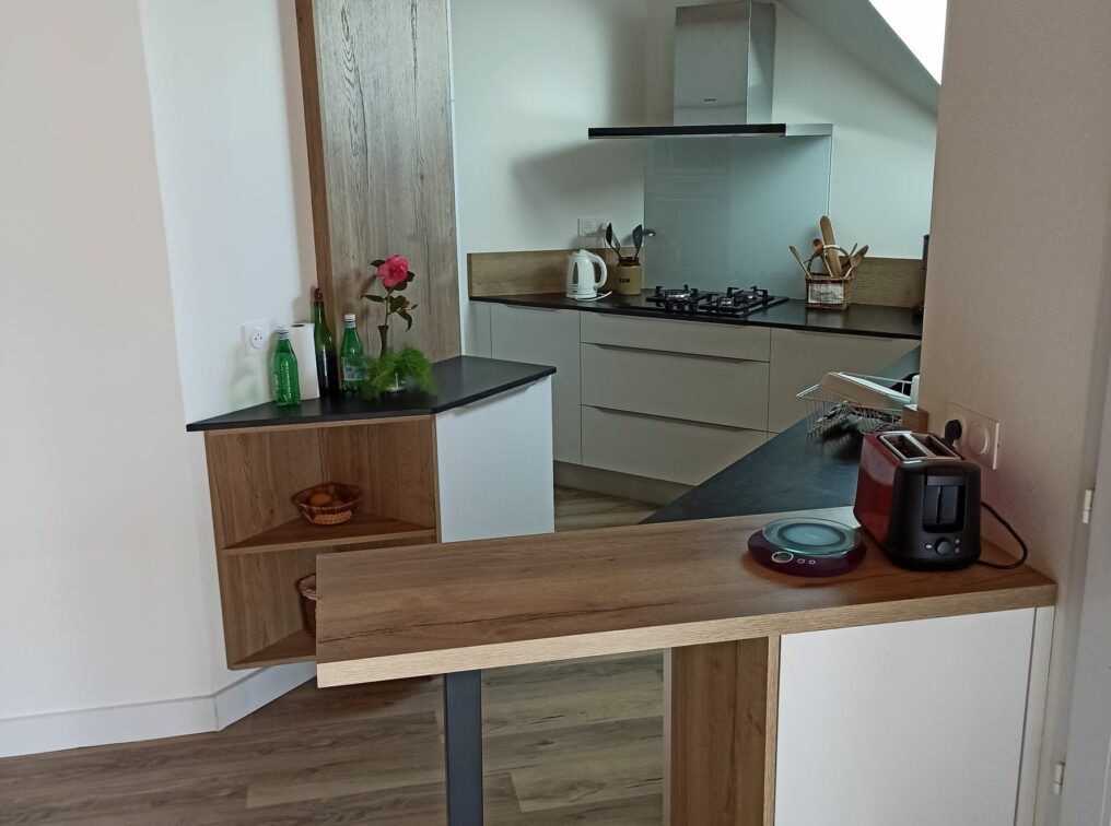 cuisine-sur-mesure-bois-blanc-noir-saint-renan