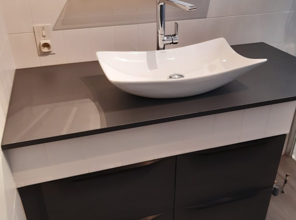 meuble-salle-bain-noir-blanc-choisey