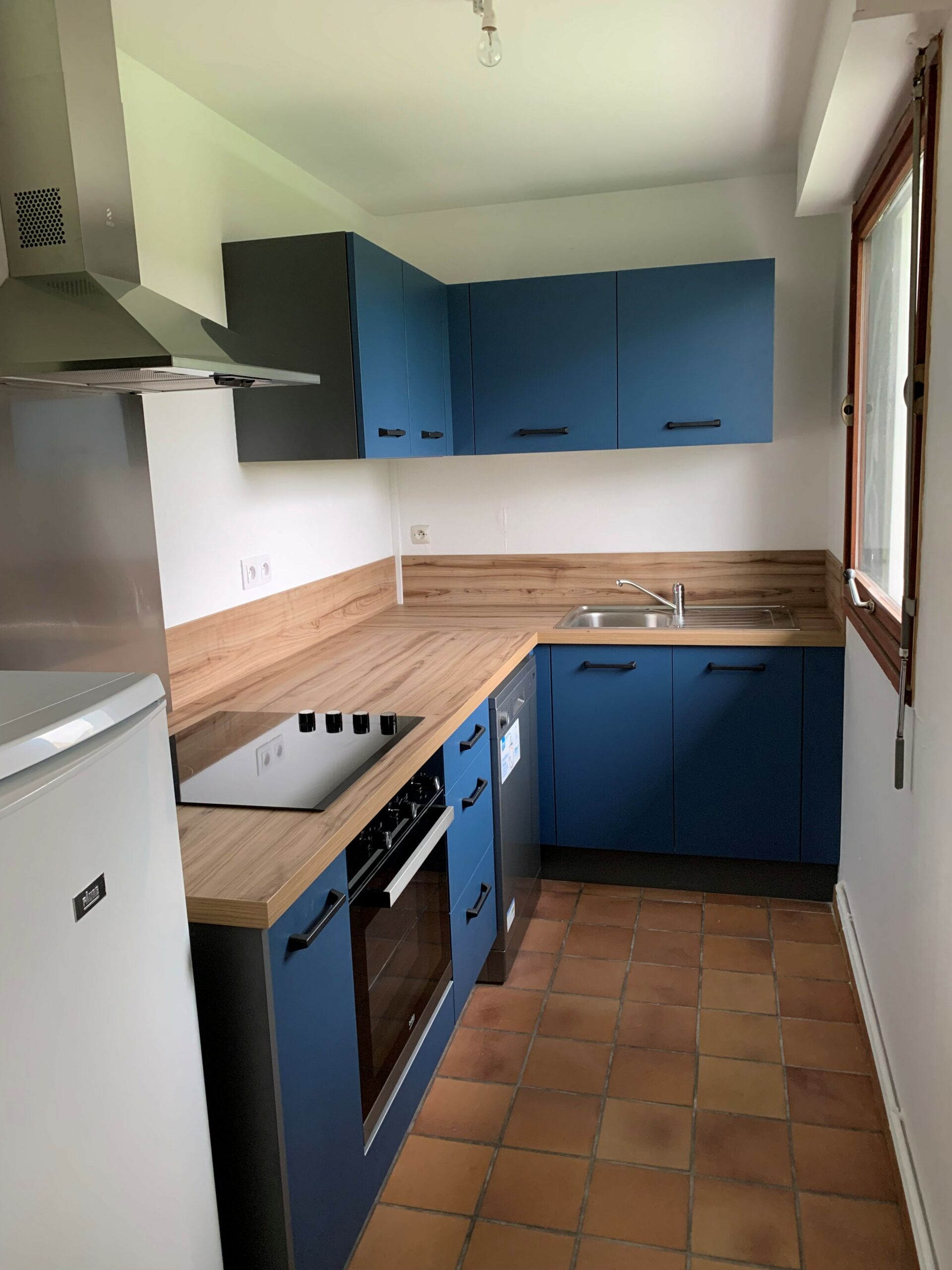 cuisine-fonctionnelle-bleue-bois-marquise