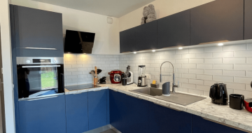 cuisine-l-meuble-facades-bleues-ville-la-grand