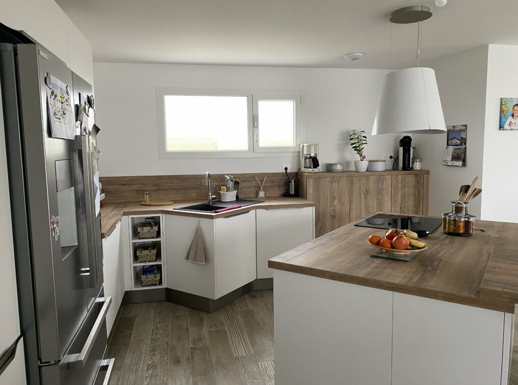 Cuisine Blanche Et Bois Ouverte Sur Salon