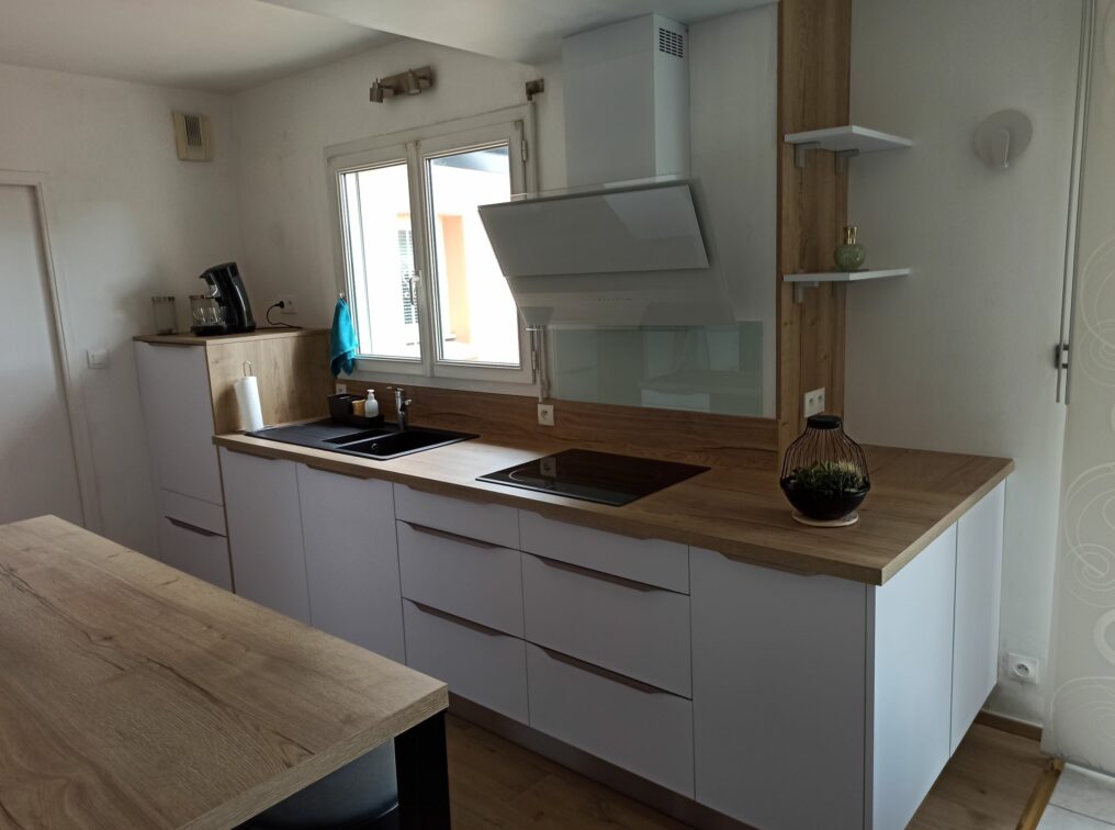cuisine-blanche-poignees-chant-saint-renan