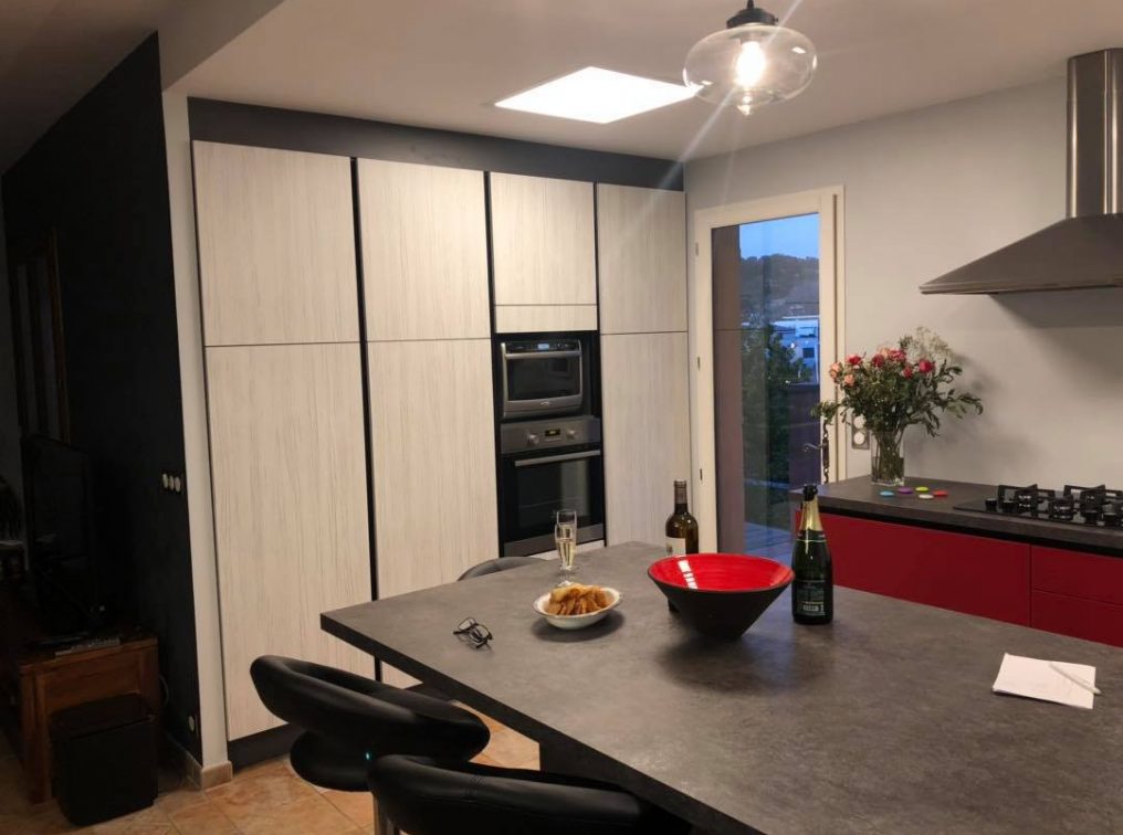 cuisine-moderne-sans-poignees-saint-laurent-du-var