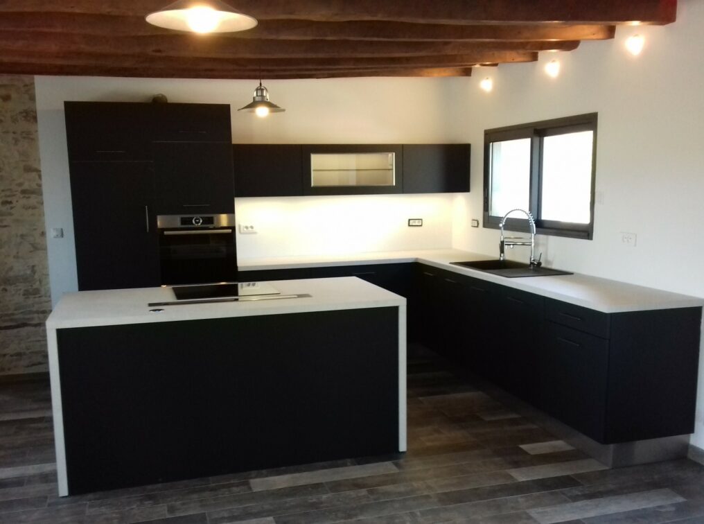 cuisine-noir-extra-mat-ilot-central-sautron