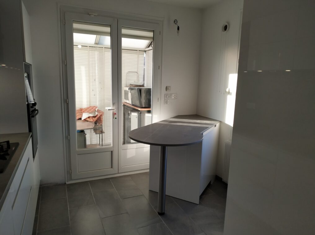 petite-cuisine-laquee-blanche