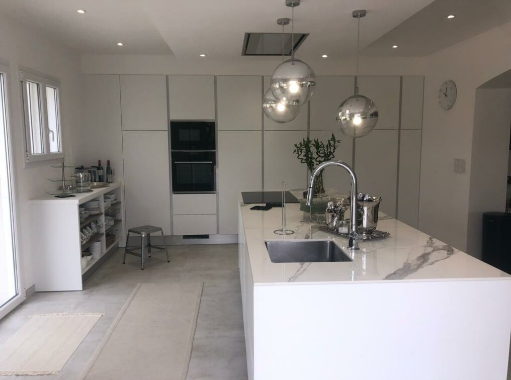 cuisine-design-sans-poignees-saint-laurent-du-var