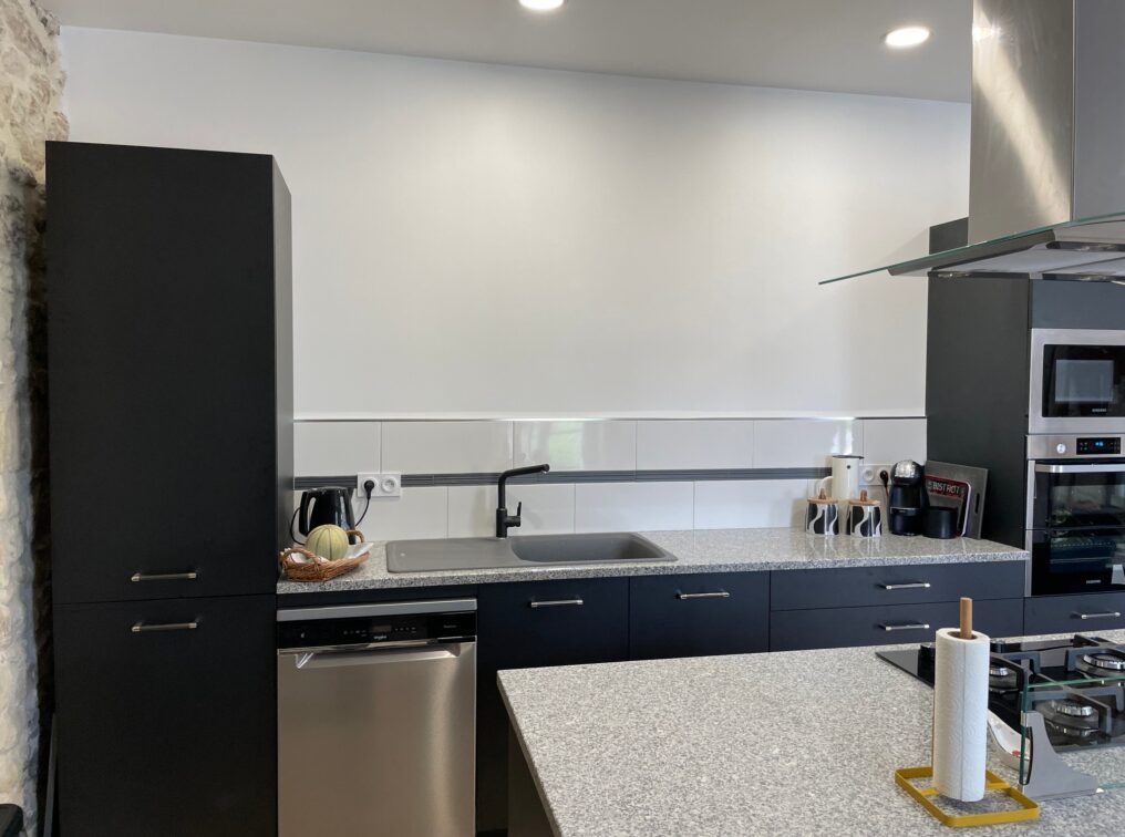 plan-travail-granit-gris-blanc-comera-cuisines-villereal