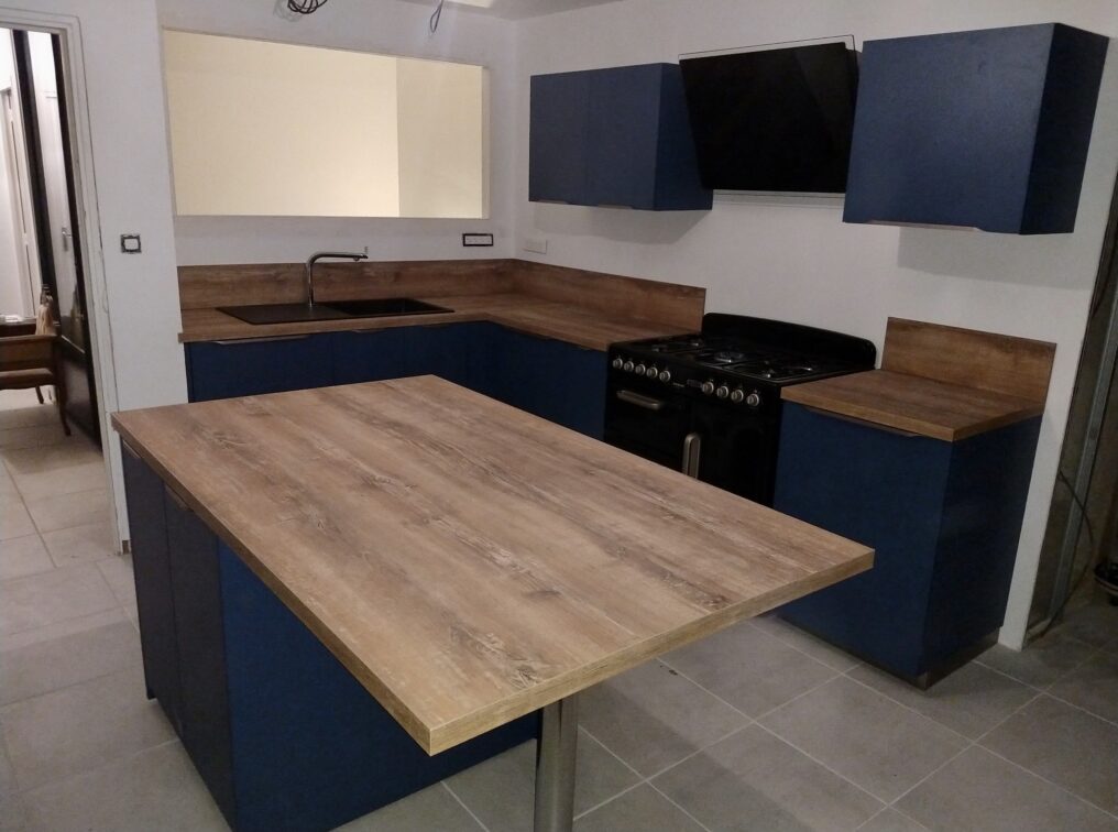 cuisine-elegante-bleu-atlantique-capdenac-le-haut