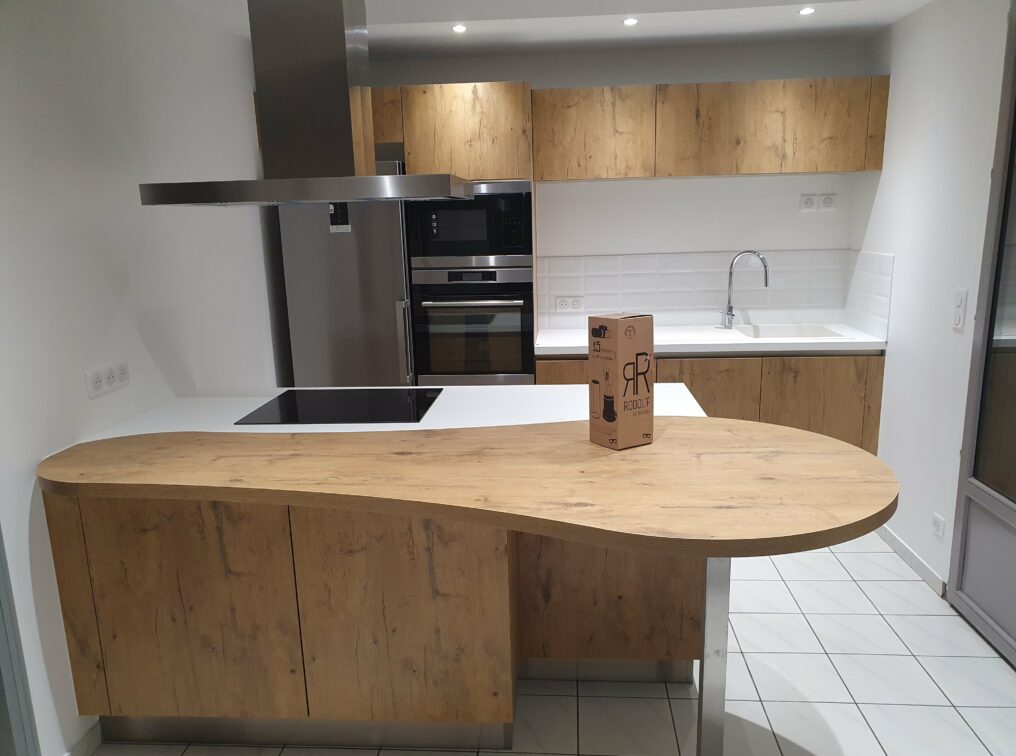 cuisine-contemporaine-originale-balcn-decor-bois-chambery