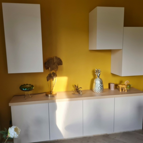 meuble-salon-mur-jaune