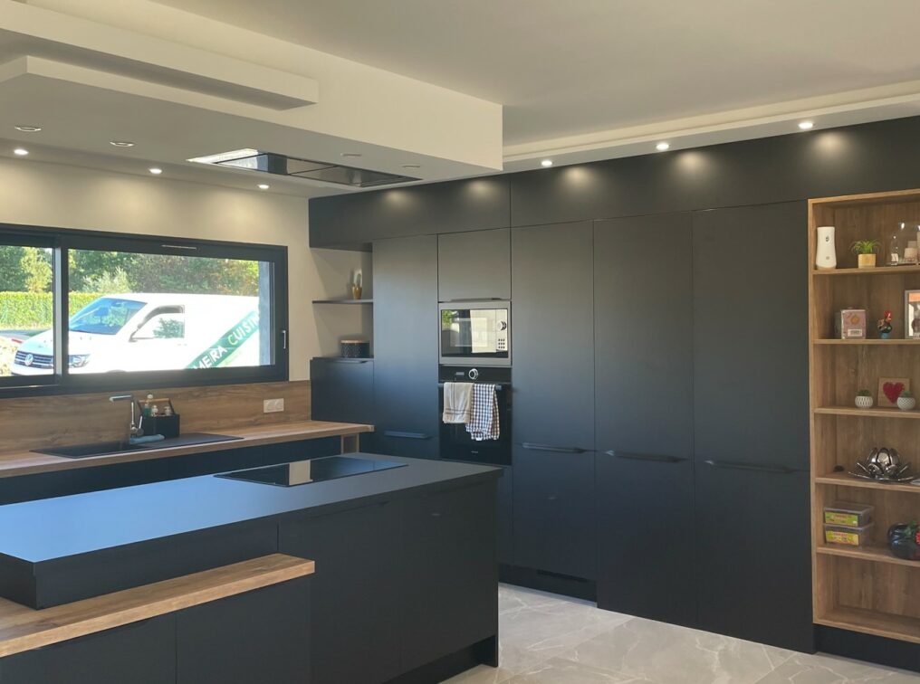 cuisine-plan-travail-noir-bois-montauban