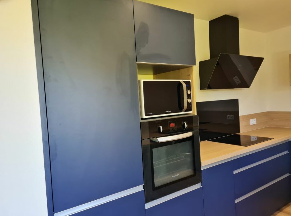 cuisine-facades-bleu-abyss-fonctionnelle-maizieres-la-grande-paroisse