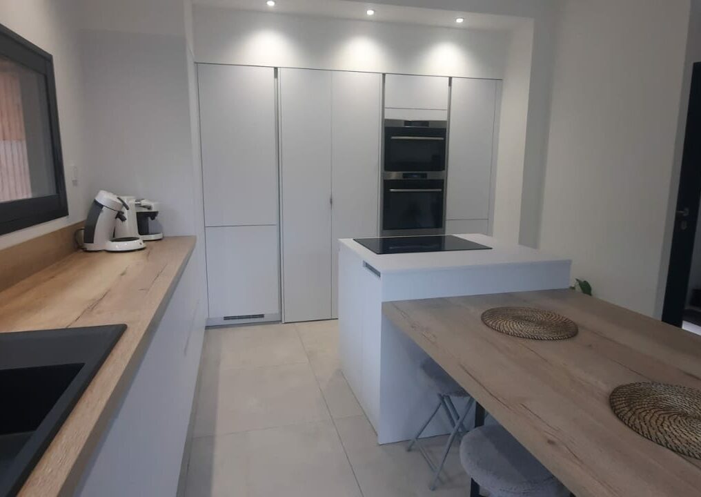 cuisine-lumineuse-blanche-bois-montauban