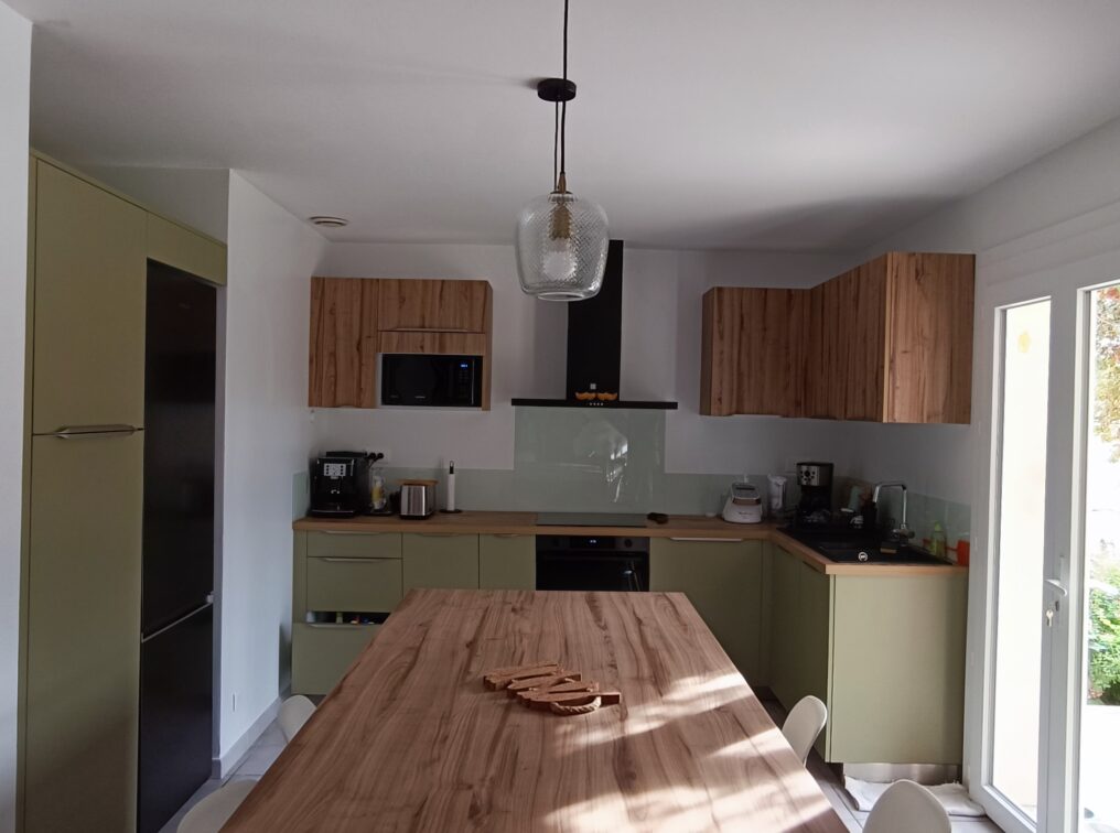 cuisine-chaleureuse-conviviale-espace-repas-colomiers