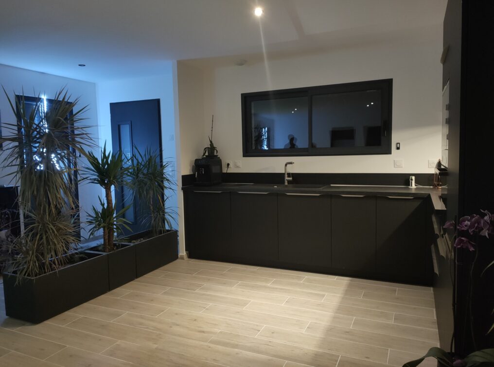 cuisine-design-noir-montbrison