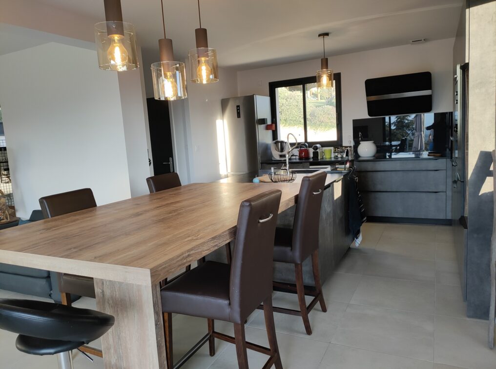 cuisine-moderne-conviviale-bois-montbrison