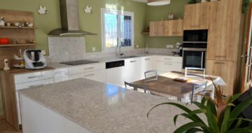 cuisine-ambiance-naturelle-bois-quartz