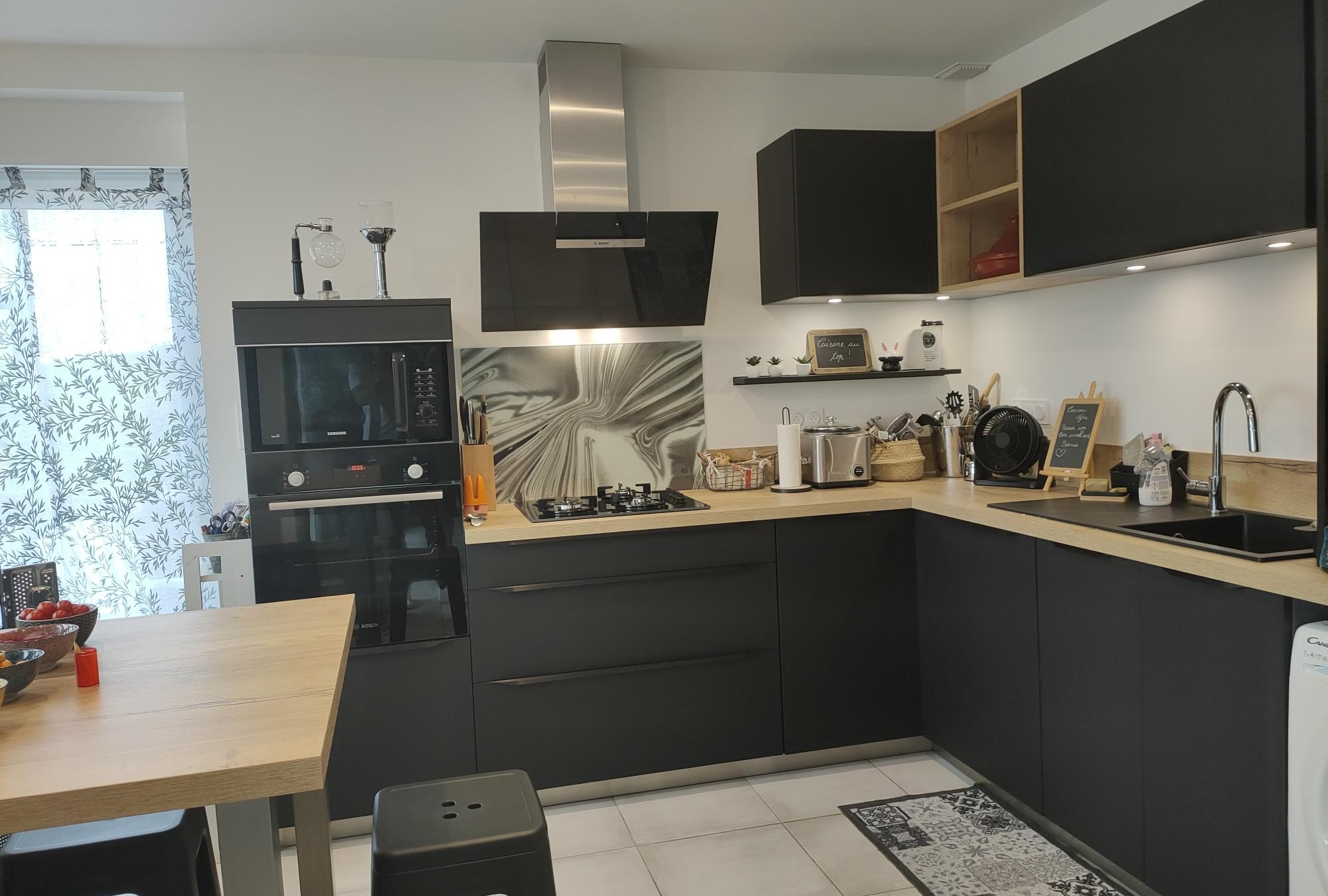 cuisine-en-L-noir-bois-montbrison