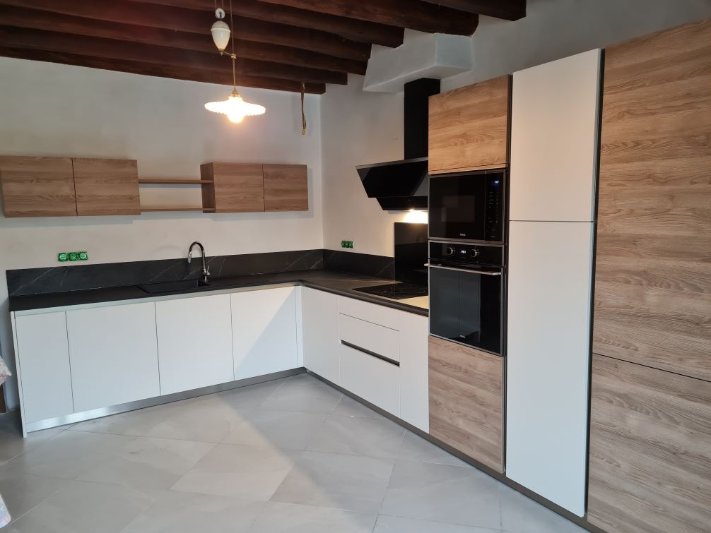 Réalisations Cuisine moderne blanche et bois en L - COMERA Cuisines