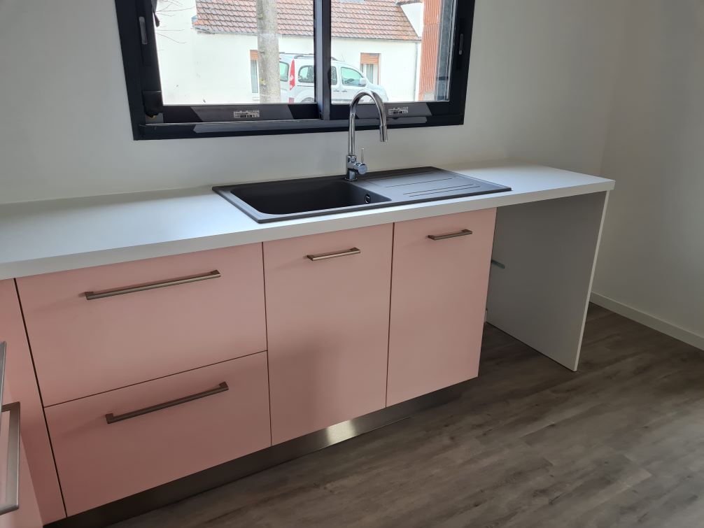cuisine-moderne-rose-blanc-maizieres-la-grande-paroisse