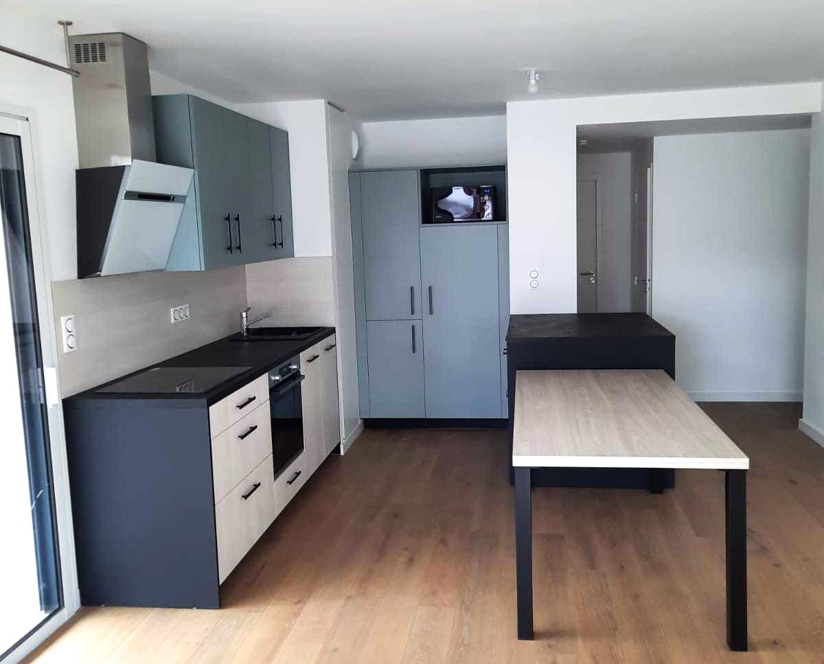 cuisine-moderne-ergonomique-noir-bleu-sautron