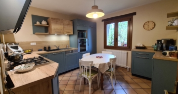 cuisine-classique-dans-un-cadre-traditionnel-choisey
