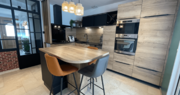 cuisine-ilot-central-noir-bois-les-herbiers
