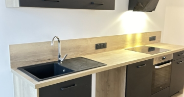 cuisine-industrielle-ergonomique-noire-bois-bourgoin-jallieu