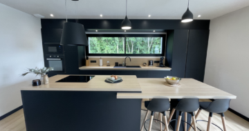 cuisine-moderne-ilot-central-conviviale-les-herbiers
