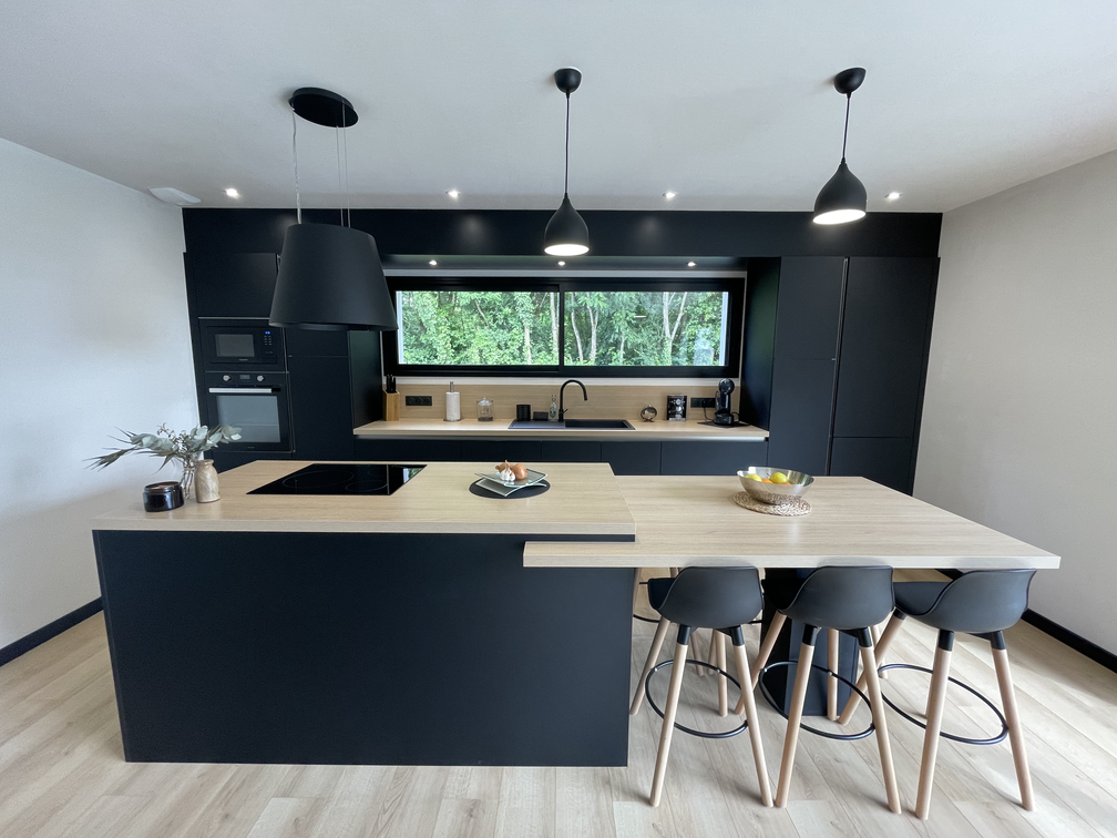 cuisine-moderne-ilot-central-conviviale-les-herbiers