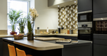 cuisine-moderne-style-industriel-papier-peint-chateaubriant