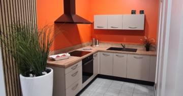 cuisine-moderne-taupe-et-bois-orange-choisey
