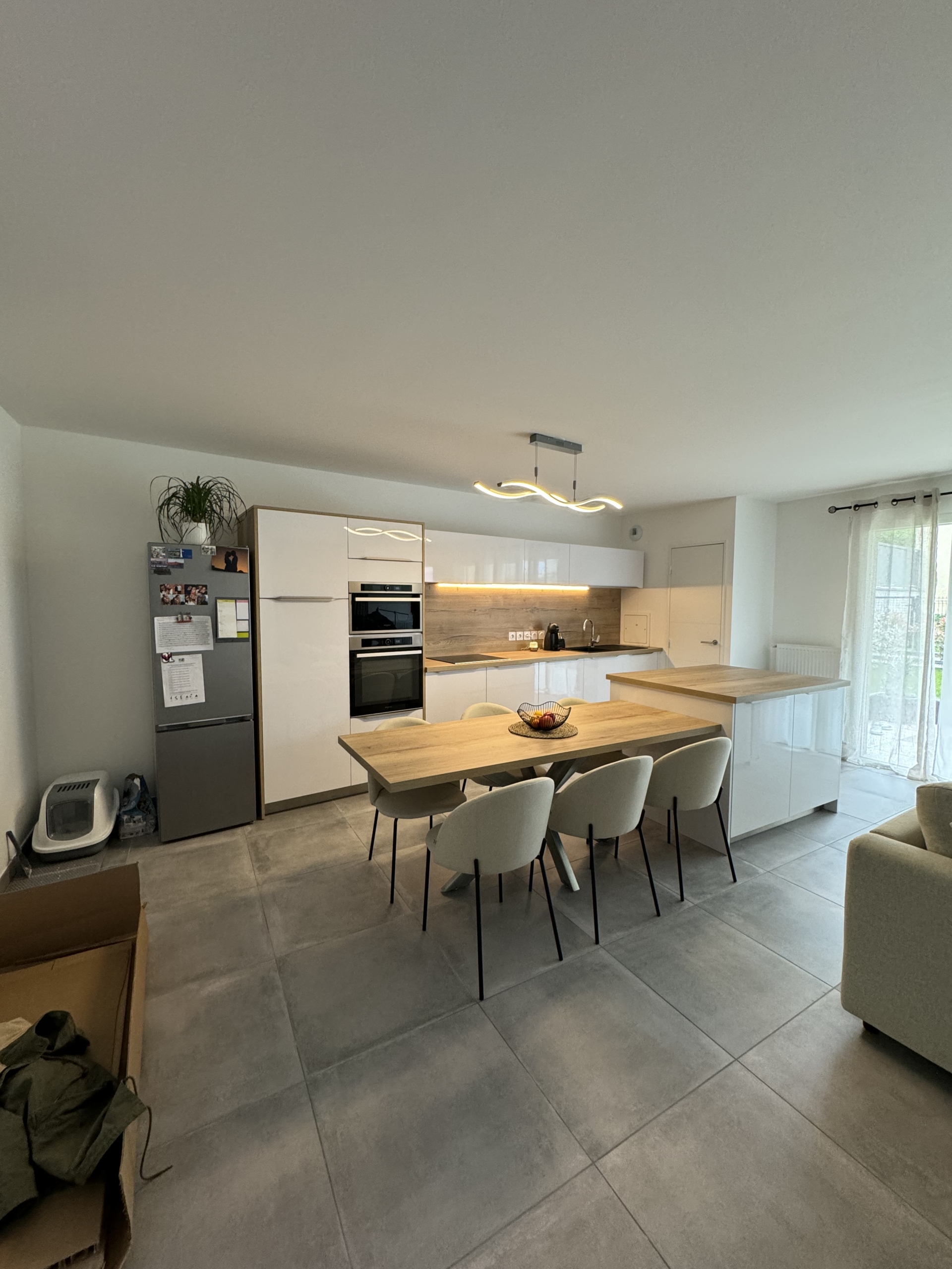 cuisine-scandianve-ouverte-blanche-bois-bourgoin-jallieu