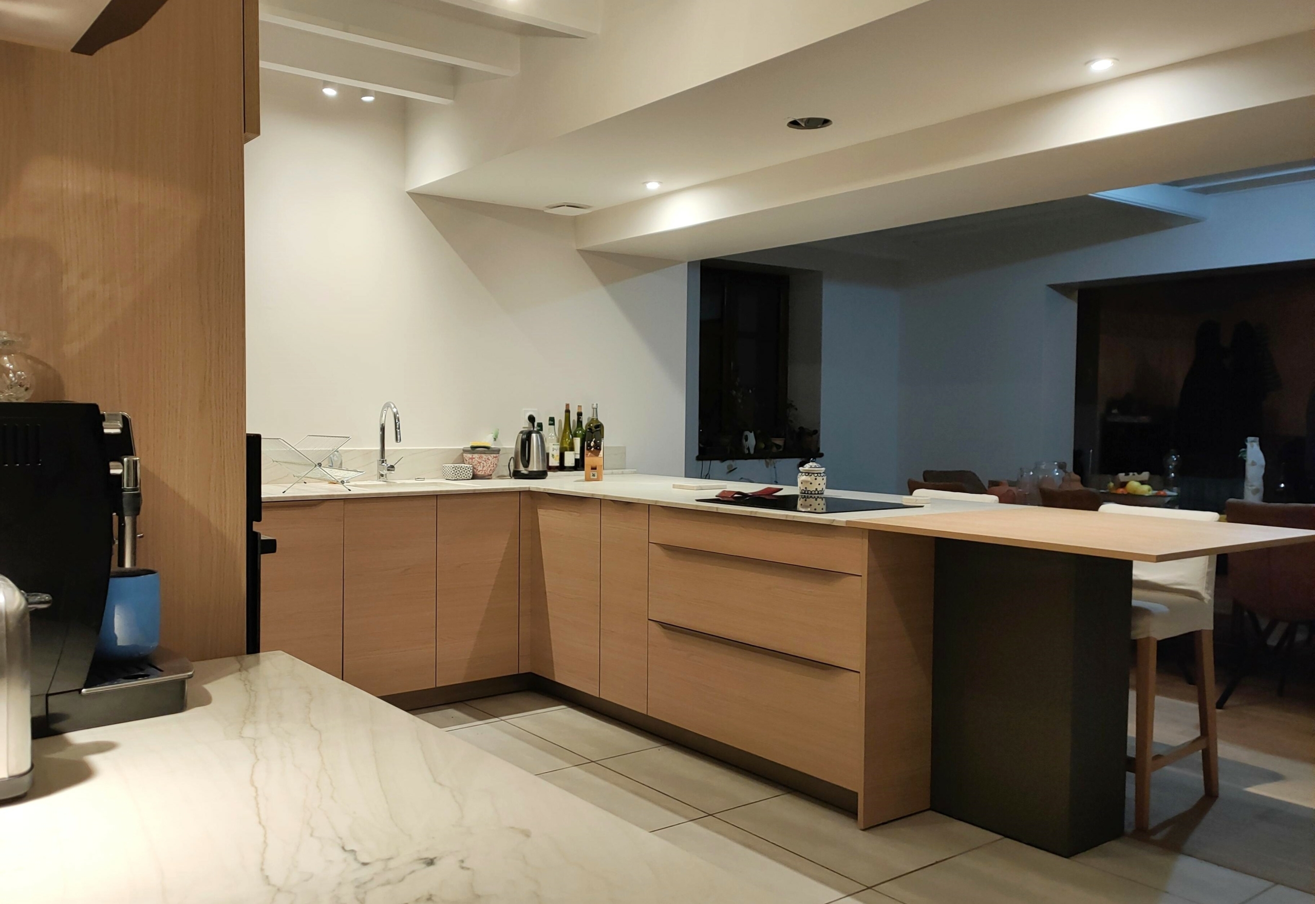 cuisine-minimaliste-epuree-bois-blanc-montbrison